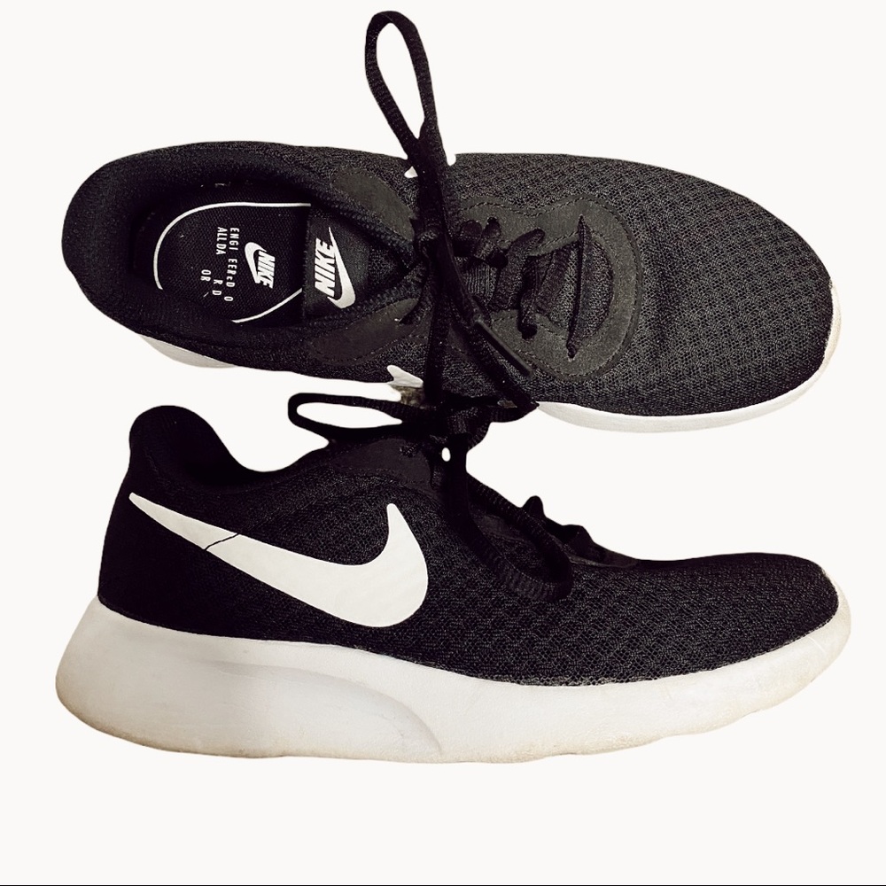 Women’s Black Nikes size 6